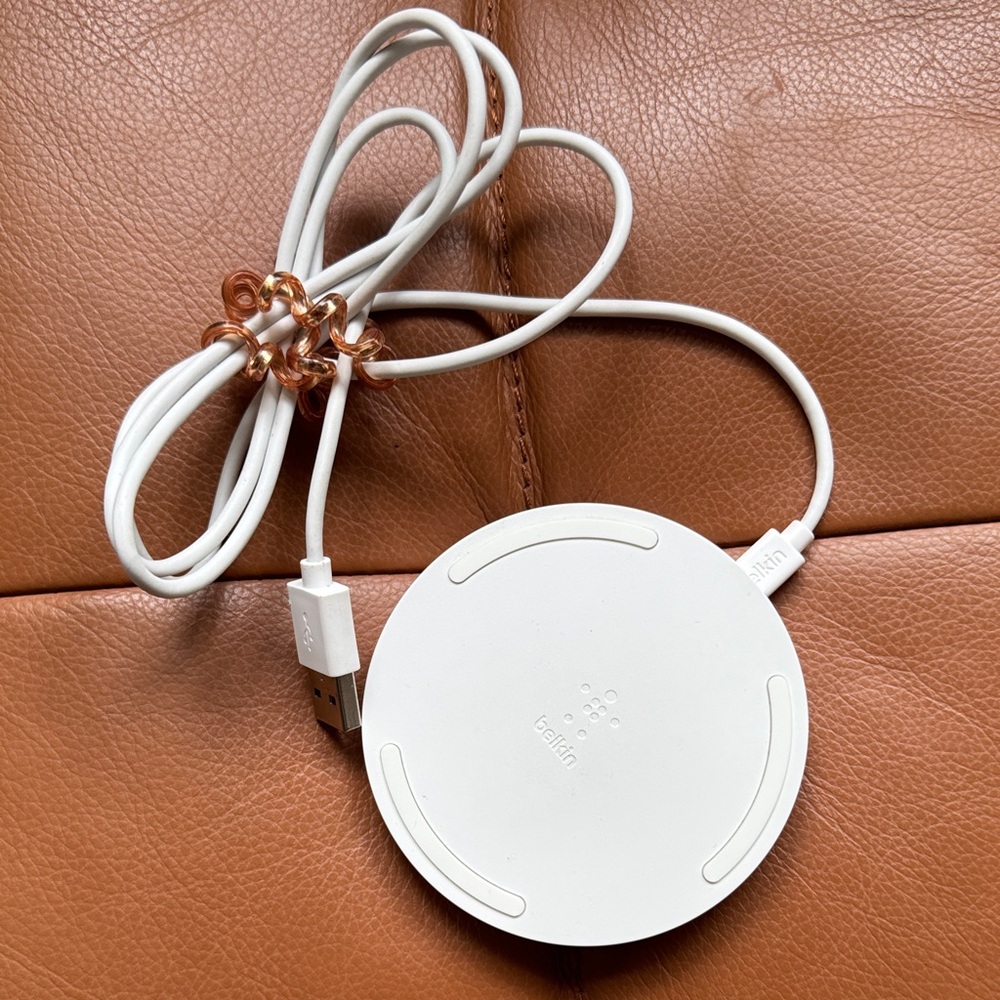 Wireless Charging Pad with USB Cable belkin magsafe fast charger